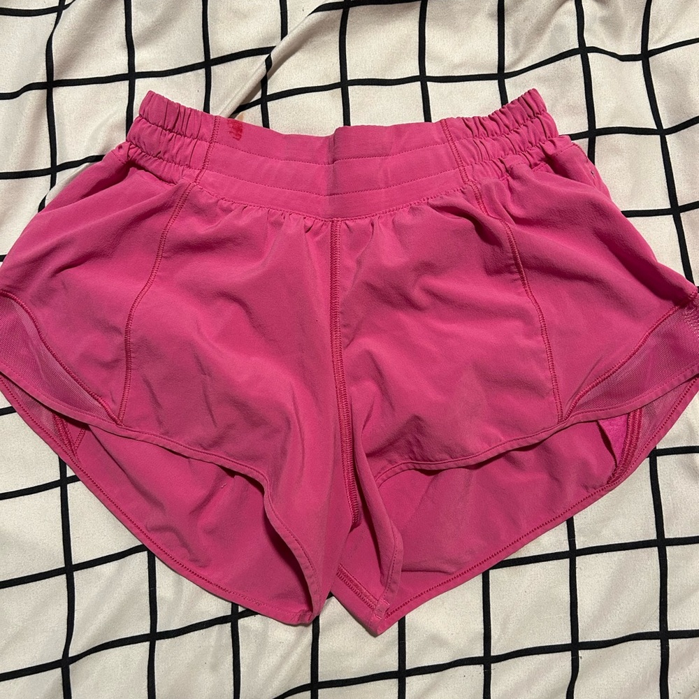 Lululemon hotty hot shorts 2.5 size 4